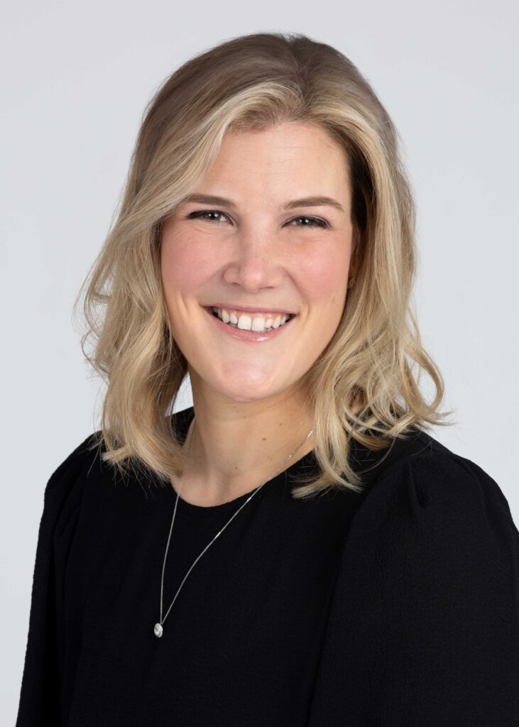 Headshot of Darien Daily Money Manager