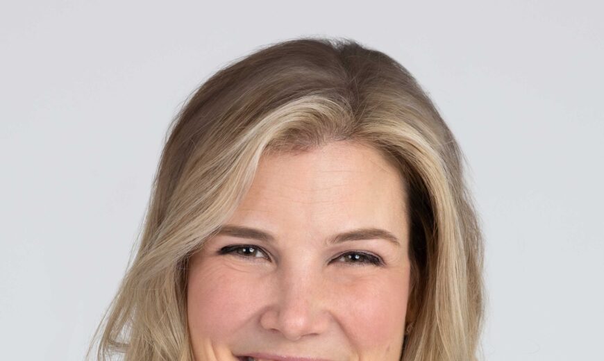 Headshot of Darien Daily Money Manager